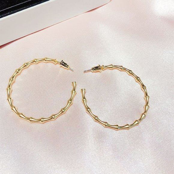 *Yellow Gold 1.5'' Bamboo Textured Hoop Earrings - Picture 3 of 8